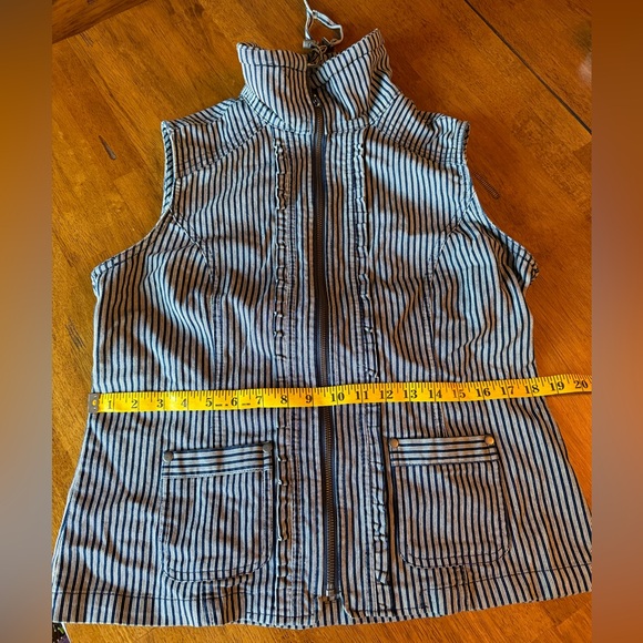 CHRISTOPHER & Banks DENIM Vest JEAN s ruffled zipper pinstriped railroad blue - Picture 6 of 9
